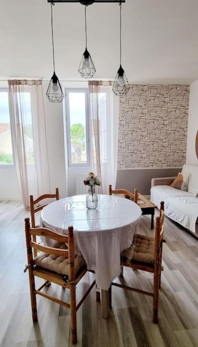 Le Duplex Du Centre - Ideal Pour Un Sejour Detente ! Saint-Savinien Exteriér fotografie